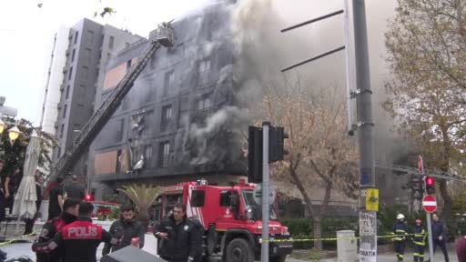 Bağdat Caddesi’nde beş katlı binada yangın paniği