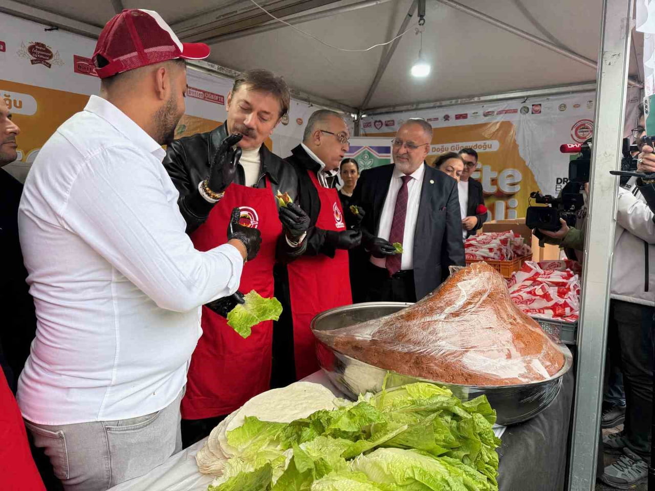 BAHÇELİEVLER'DE ÇİĞKÖFTE FESTİVALİ: 5 TON ÇİĞKÖFTE DAĞITILDI