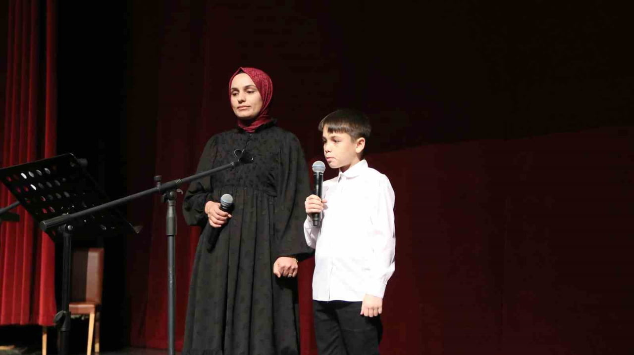 BAKİLER'İN ŞİİRLERİ ÖĞRENCİ VE VELİLERİN SESİYLE HAYAT BULDU