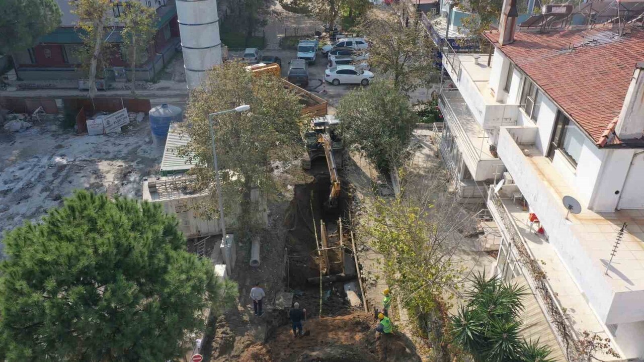 BALIKESİR'İN EDREMİT İLÇESİNE BAĞLI SARIKIZ MAHALLESİ'NDE YILLARDIR BÖLGE HALKININ EN BÜYÜK SORUNU...