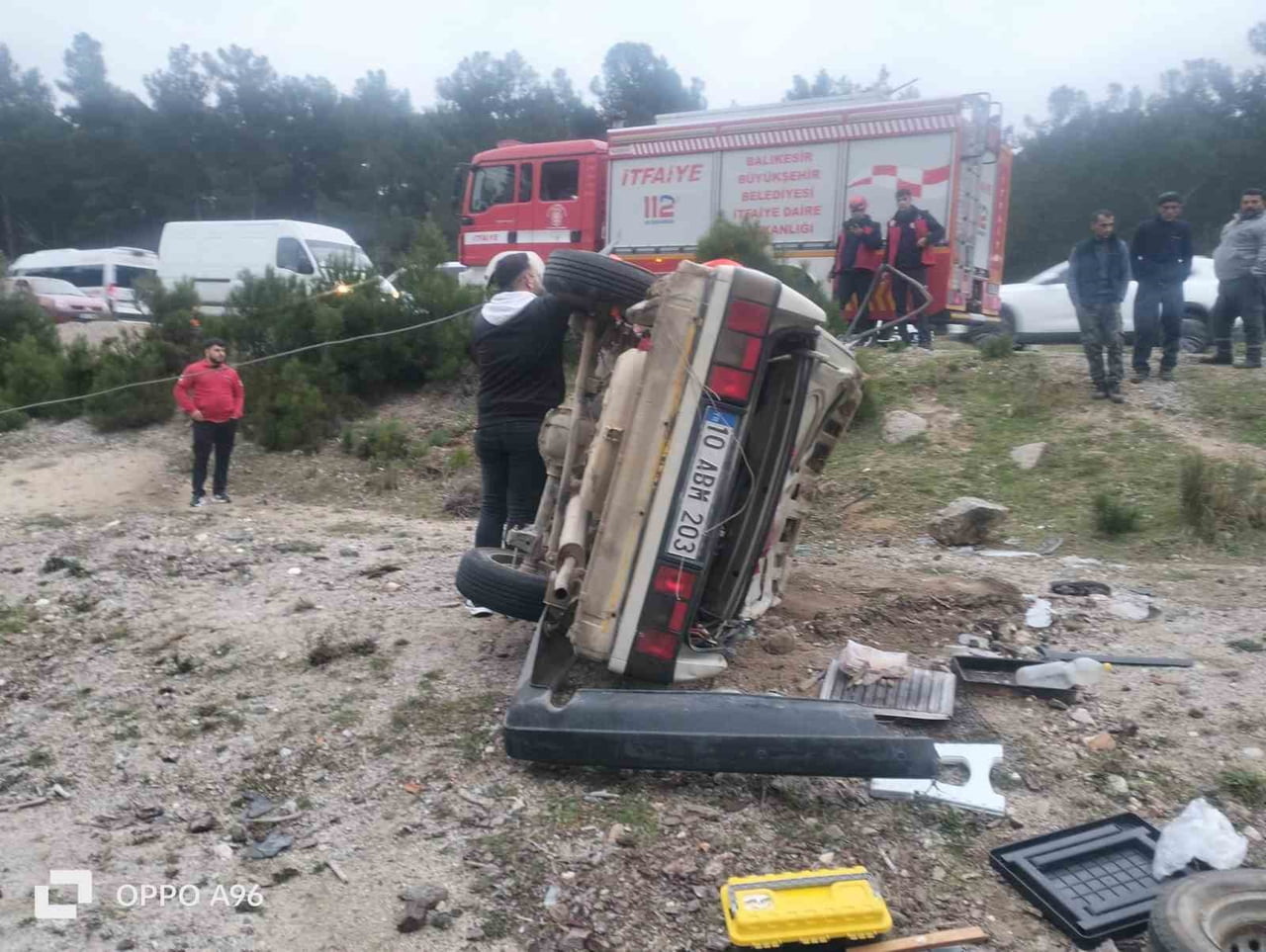 BALIKESİR'İN HAVRAN İLÇESİNDE, EDREMİT YENİCE KARAYOLUNDA KONTROLDEN ÇIKAN BİR OTOMOBİLİN...