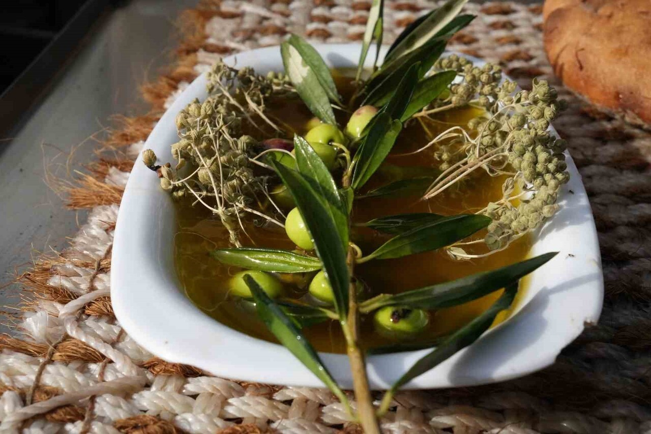 BALIKESİR ÜNİVERSİTESİ EDREMİT MESLEK YÜKSEKOKULU ÖĞRETİM GÖREVLİSİ OLEOLOG DR. MÜCAHİT KIVRAK...