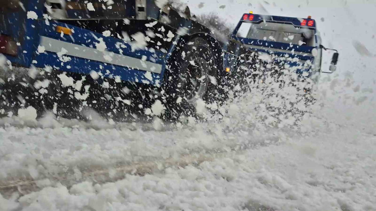 BARTIN'DA 2 GÜNDÜR DEVAM EDEN KAR YAĞIŞI ETKİSİNİ SÜRDÜRÜYOR. YÜRÜTÜLEN KARLA MÜCADELE VE...