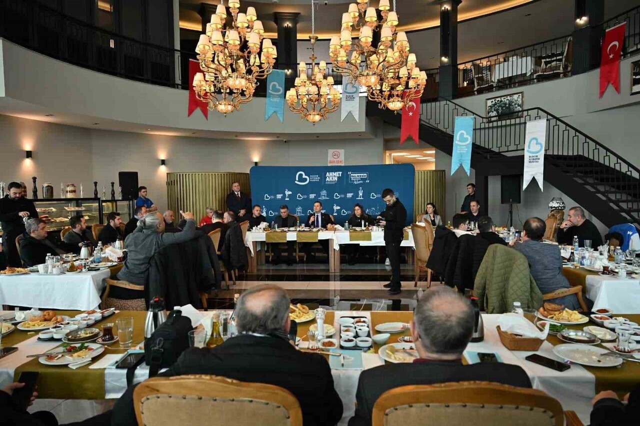 BAŞKAN AKIN, MEDYA TEMSİLCİLERİYLE BİR ARAYA GELDİ