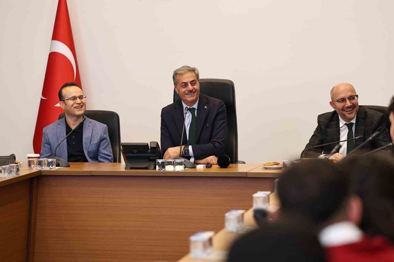 BAŞKAN ALEMDAR ‘’SAKARYA’YI GELECEĞİN MODEL ŞEHİRLERİNDEN BİRİ HALİNE TAŞIMAK İÇİN GAYRETLE...