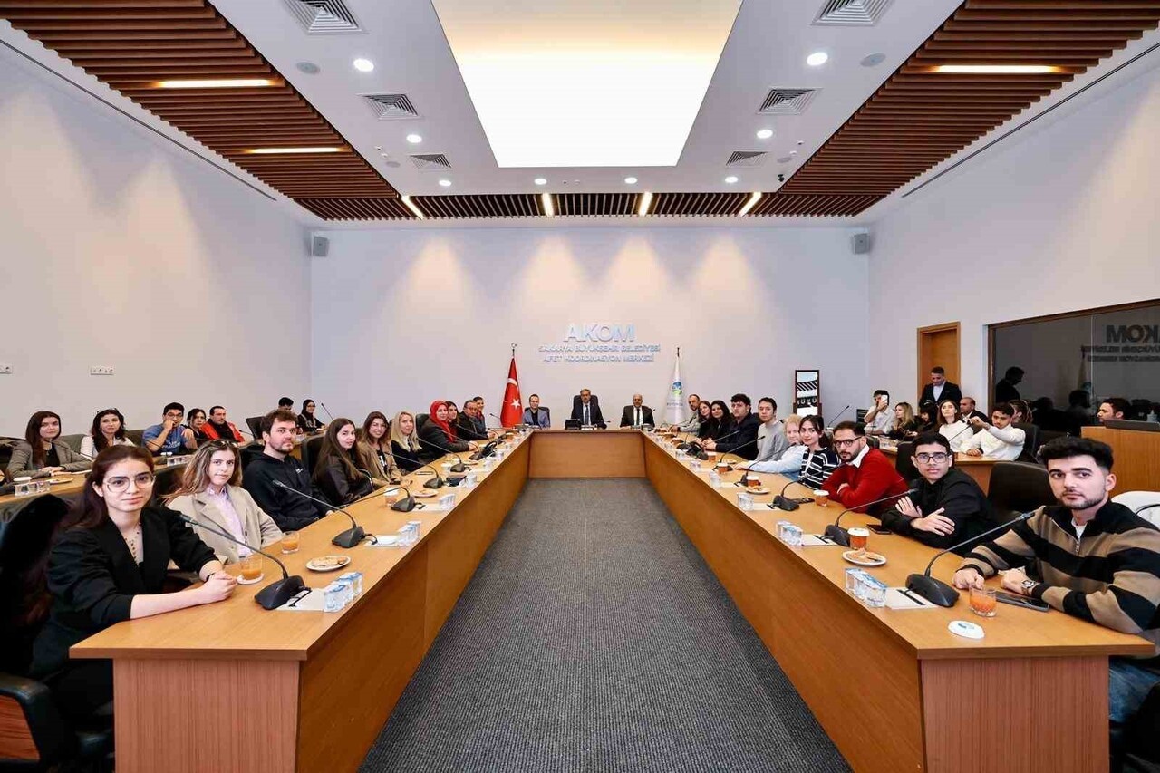 BAŞKAN ALEMDAR ‘’SAKARYA’YI GELECEĞİN MODEL ŞEHİRLERİNDEN BİRİ HALİNE TAŞIMAK İÇİN GAYRETLE...