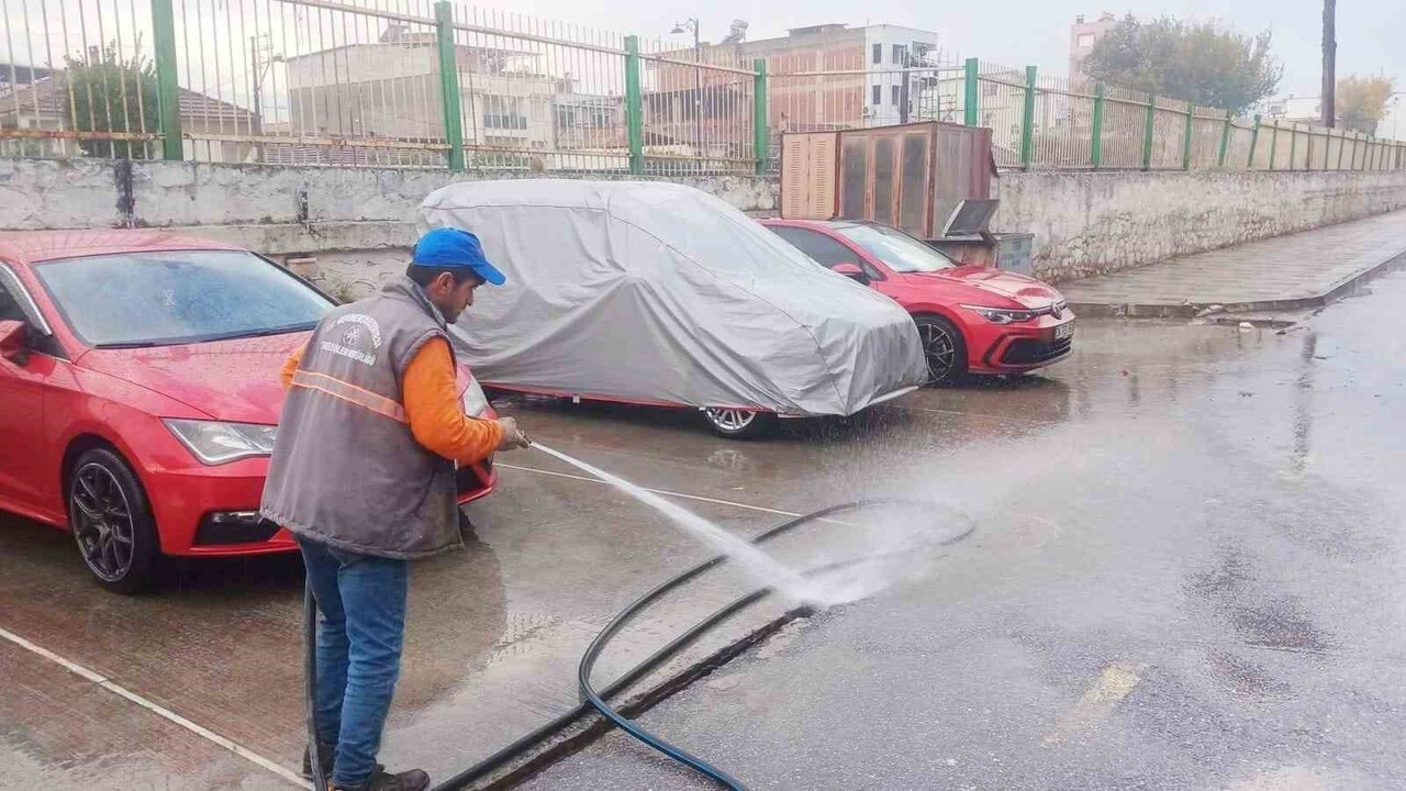 BAŞKAN BURAK ZENCİRCİ, ORTAKLAR MAHALLESİ’NDE YAPILAN KAPSAMLI TEMİZLİK ÇALIŞMALARIYLA İLGİLİ...