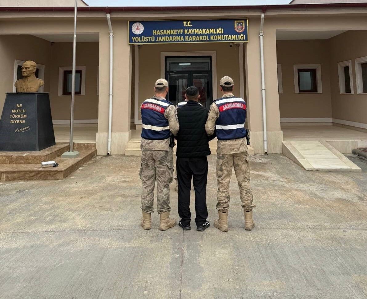 BATMAN'DA ÇEŞİTLİ SUÇLARDAN ARAMASI BULUNAN 17 ŞAHIS YAKALANDI.