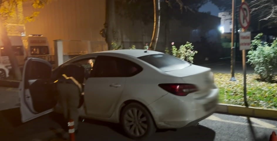 BATMAN'DA DURDURULAN BİR ARAÇTA 20 GRAM METAMFETAMİN, 7 GRAM ESRAR VE 2 ADET SENTETİK HAP İLE...