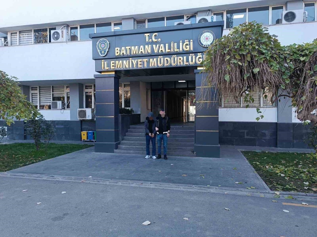 BATMAN’DA UYUŞTURUCU TİCARETİNDEN ARANAN VE 31 YIL 2 AY KESİNLEŞMİŞ HAPİS CEZASI BULUNAN FİRARİ...