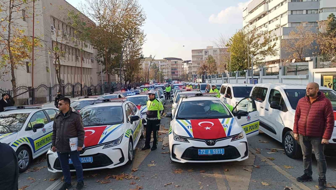 BATMAN İL EMNİYET MÜDÜRLÜĞÜ İLE İL JANDARMA KOMUTANLIĞINA TAHSİS EDİLEN 151 YENİ ARAÇ, BATMAN...