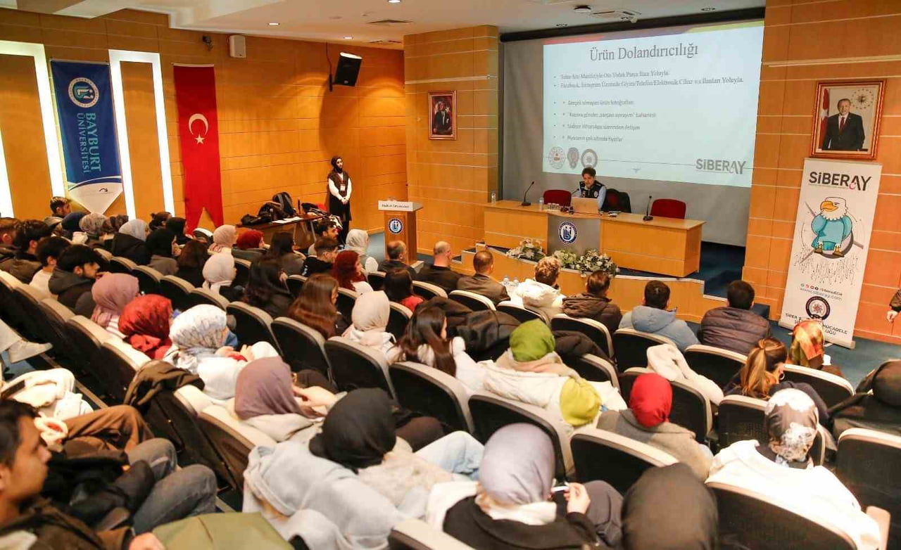 BAYBURT'TA ÖĞRENCİLER YAPAY ZEKA DESTEKLİ DOLANDIRICILIĞA KARŞI BİLGİLENDİRİLDİ