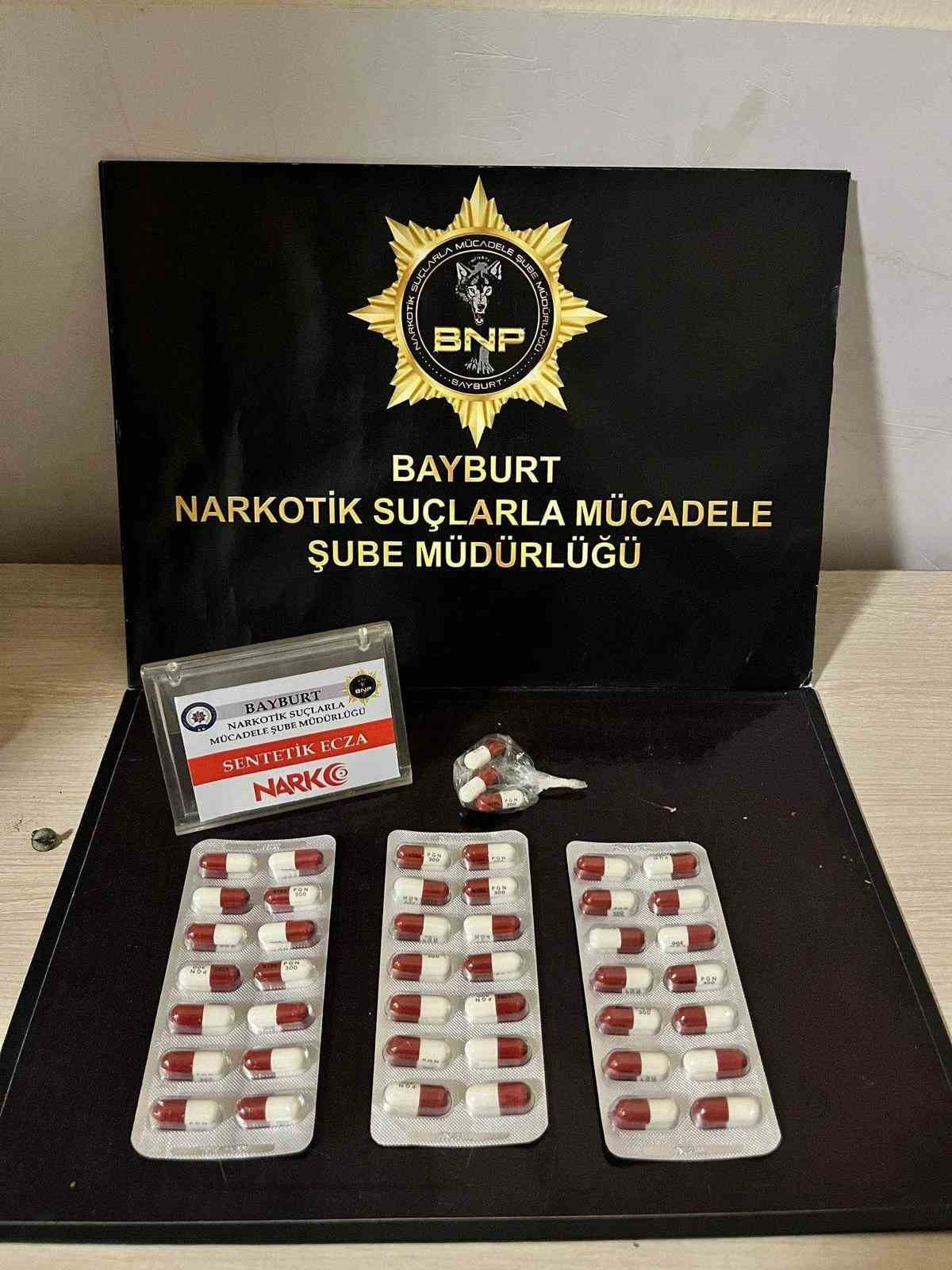 BAYBURT’TA UYUŞTURUCU OPERASYONUNDA BONZAİ VE LYRİCA ELE GEÇİRİLDİ
