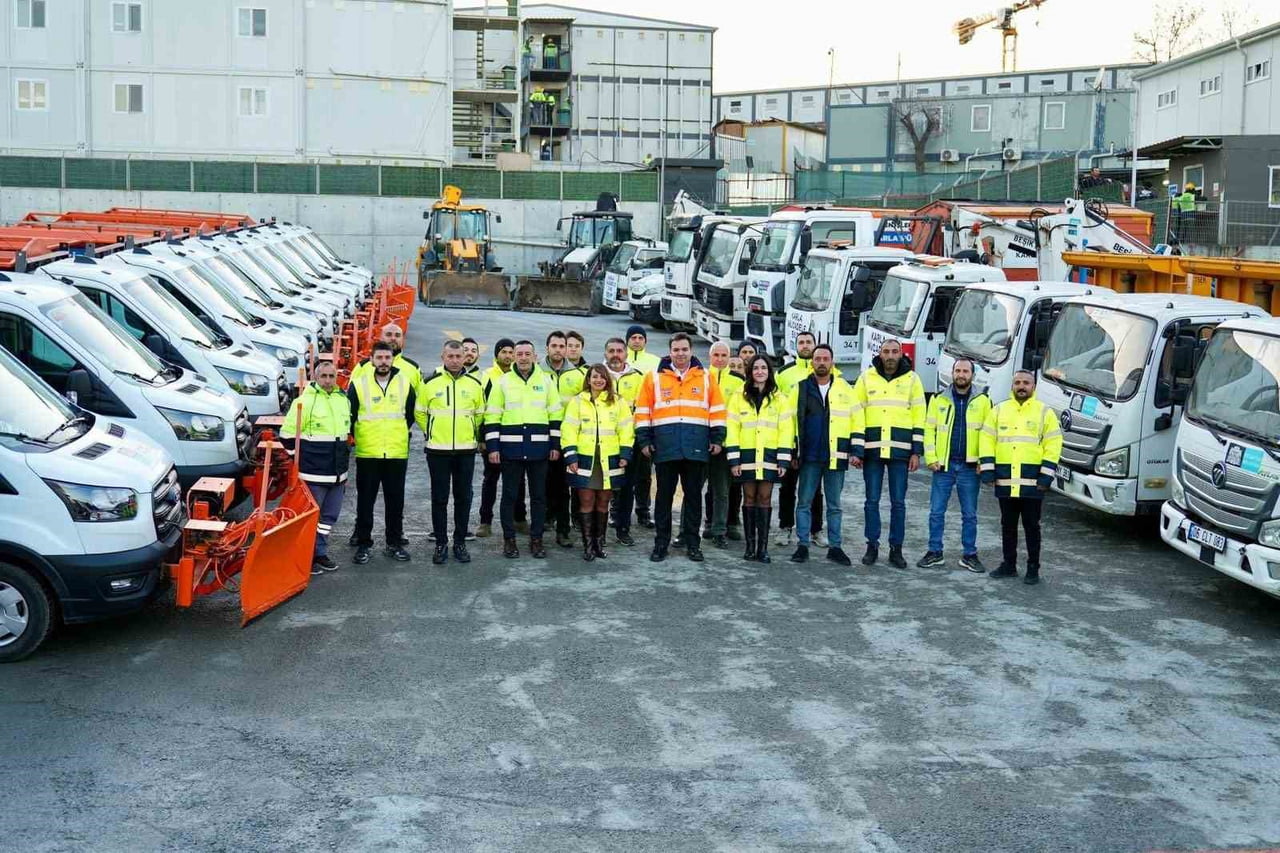 BEŞİKTAŞ BELEDİYESİ İLÇE GENELİNDE, KAR VE OLUMSUZ HAVA ŞARTLARINA KARŞI HAZIRLIKLARINI...
