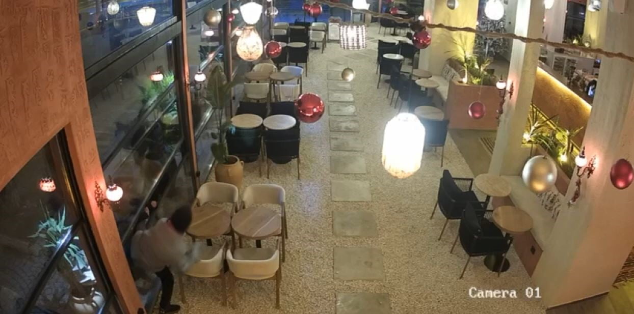 BEYLİKDÜZÜ’NDE AYNI GÜN 3 İŞYERİNDEN TOPLAM 51 BİN 500 TL ÇALAN HIRSIZLAR POLİS EKİPLERİ...