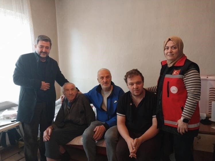 BİLECİK'TE 4-5 KUŞAK BİR ARADA AİLE ZİYARETİ GERÇEKLEŞTİRİLDİ