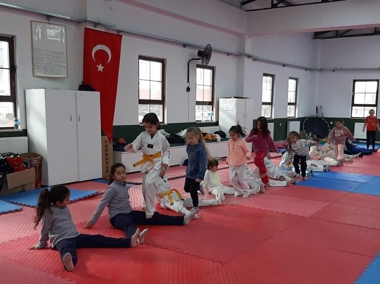 BİLECİK'TE TAEKWONDO ANTRENMANLARI ARALIKSIZ SÜRÜYOR