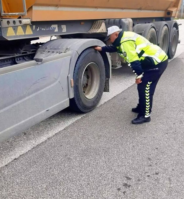 BİLECİK’TE KIŞ LASTİĞİ DENETİMLERİ SÜRÜYOR