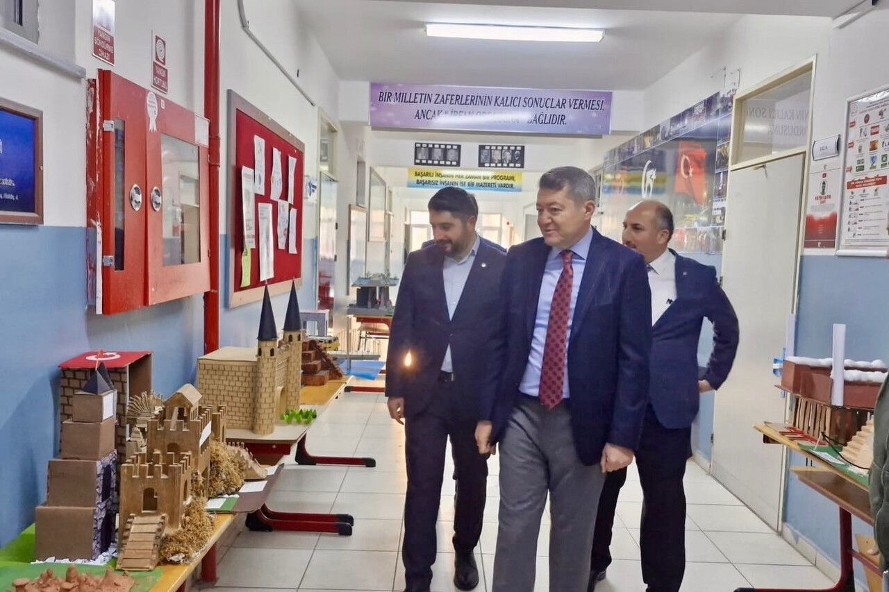 BİLECİK’TE ÖĞRENCİLERDEN HAYIR ÇARŞISI