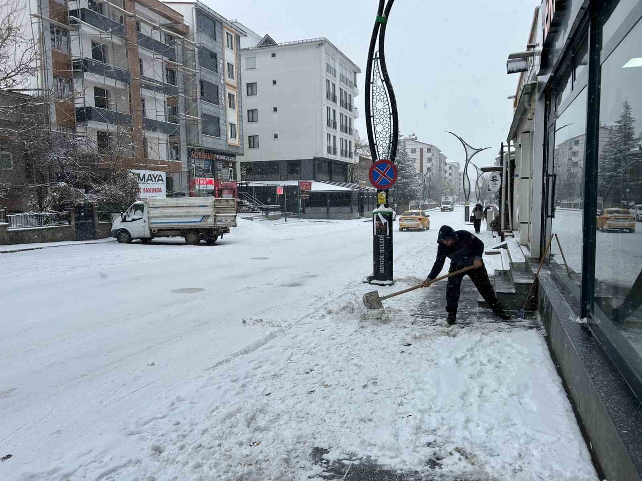 BİNGÖL MERKEZDE GÜNLERDİR BEKLENEN KAR YAĞIŞI, SABAH SAATLERİNDEN İTİBAREN ETKİSİNİ GÖSTERMEYE...