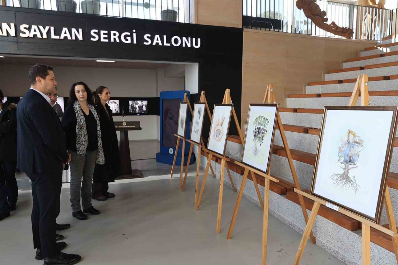 ‘BİR BAŞKA YOLCULUK GEREK BİZE’ GRAFİK TASARIM SERGİSİ KAPILARINI AÇTI