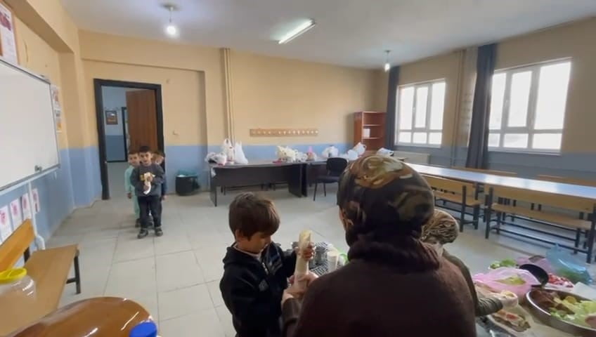 BİTLİS'İN ADİLCEVAZ İLÇESİNE BAĞLI AYDINLAR BELDESİ İLKOKULU’NDA YERLİ MALI HAFTASI KAPSAMINDA...