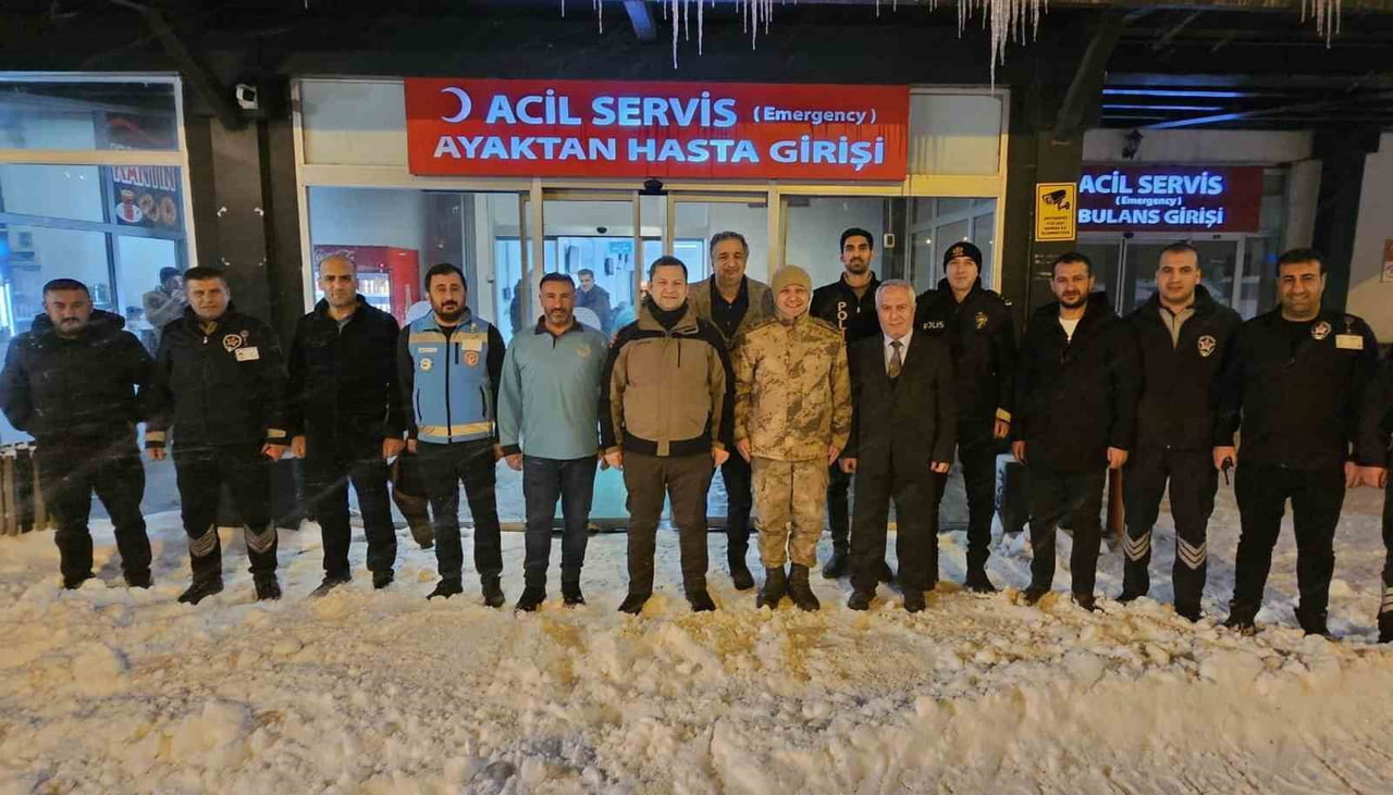 BİTLİS'İN TATVAN İLÇE KAYMAKAMI YİĞİT YAŞAR DEMİRER, İLÇE EMNİYET MÜDÜRÜ UFUK ATEŞ VE İLÇE...