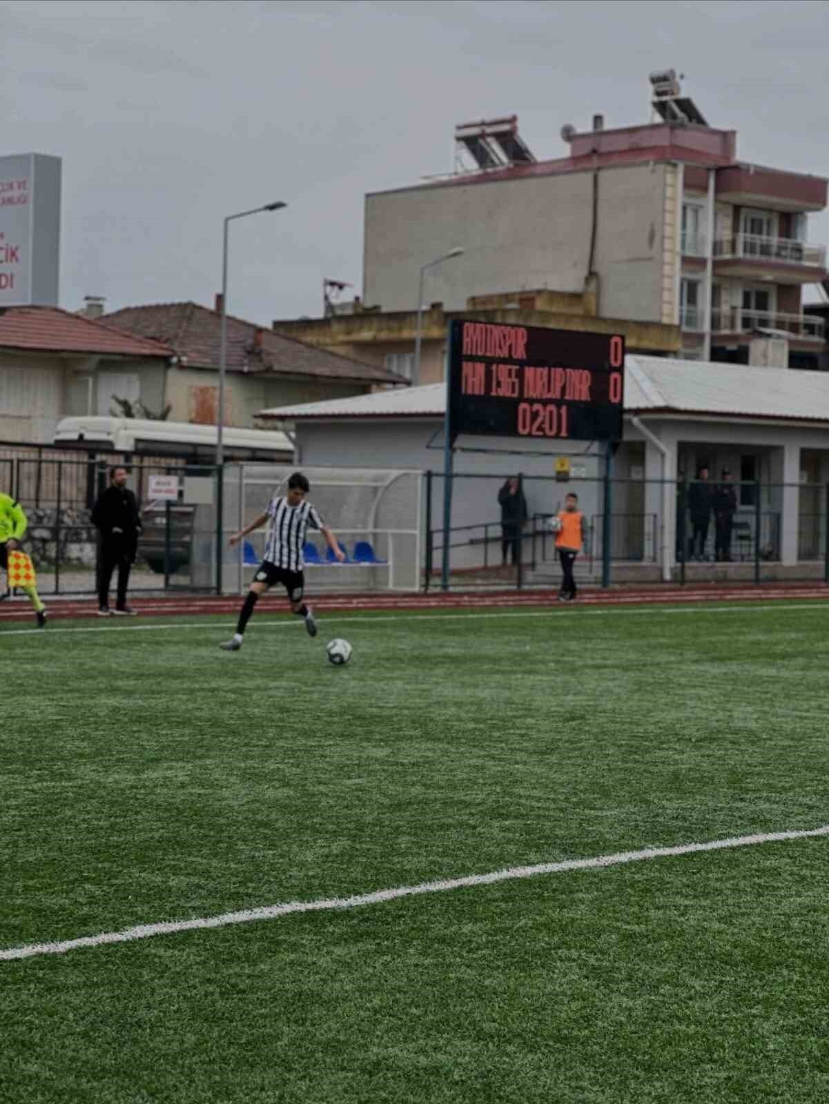 BÖLGESEL AMATÖR LİG 8. GRUP'TA MÜCADELE EDEN AYDINSPOR, EVİNDE KARŞILAŞTIĞI MANİSA 1965 NURLUPINAR...