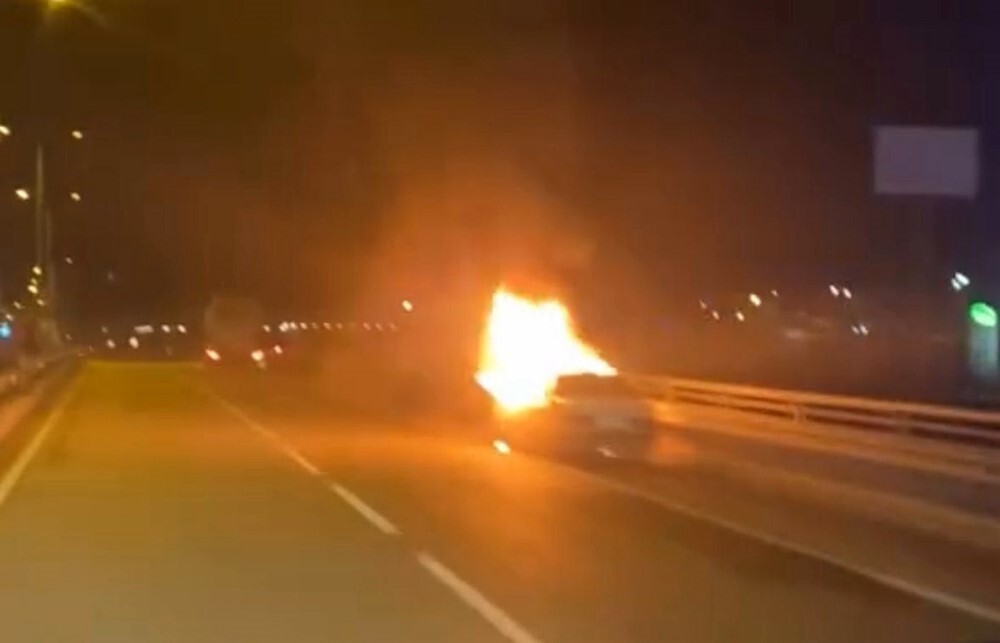 BOLU'DA SEYİR HALİNDEKİ FİAT TOFAŞ MARKA OTOMOBİLDE ÇIKAN VE KORKU DOLU ANLARA SEBEP OLAN YANGIN...