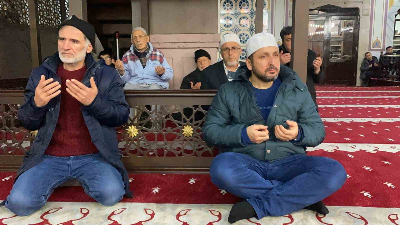 BOLU’DA MEKKE’NİN FETHİ’NİN 1396. YIL DÖNÜMÜ, YILDIRIM BAYEZİD CAMİİ’NDE DUALARLA...