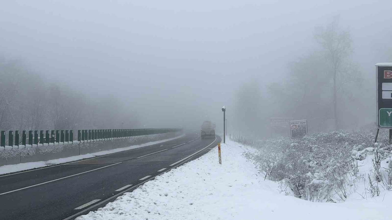 BOLU DAĞI'NDA KAR VE SİS ETKİLİ OLUYOR