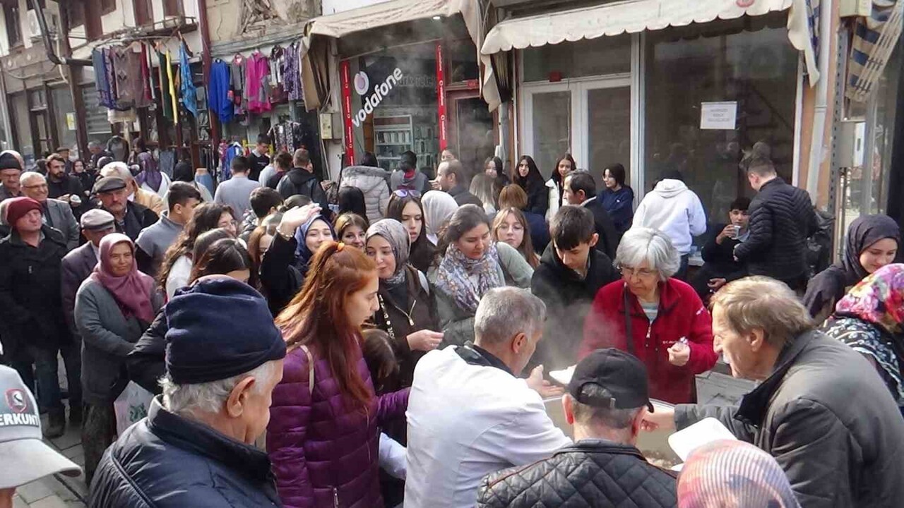 BOLU’NUN MUDURNU İLÇESİNDE 8 ASIRDIR GELENEKSEL OLARAK YAPILAN ESNAF DUASI, BU HAFTA DA CUMA...