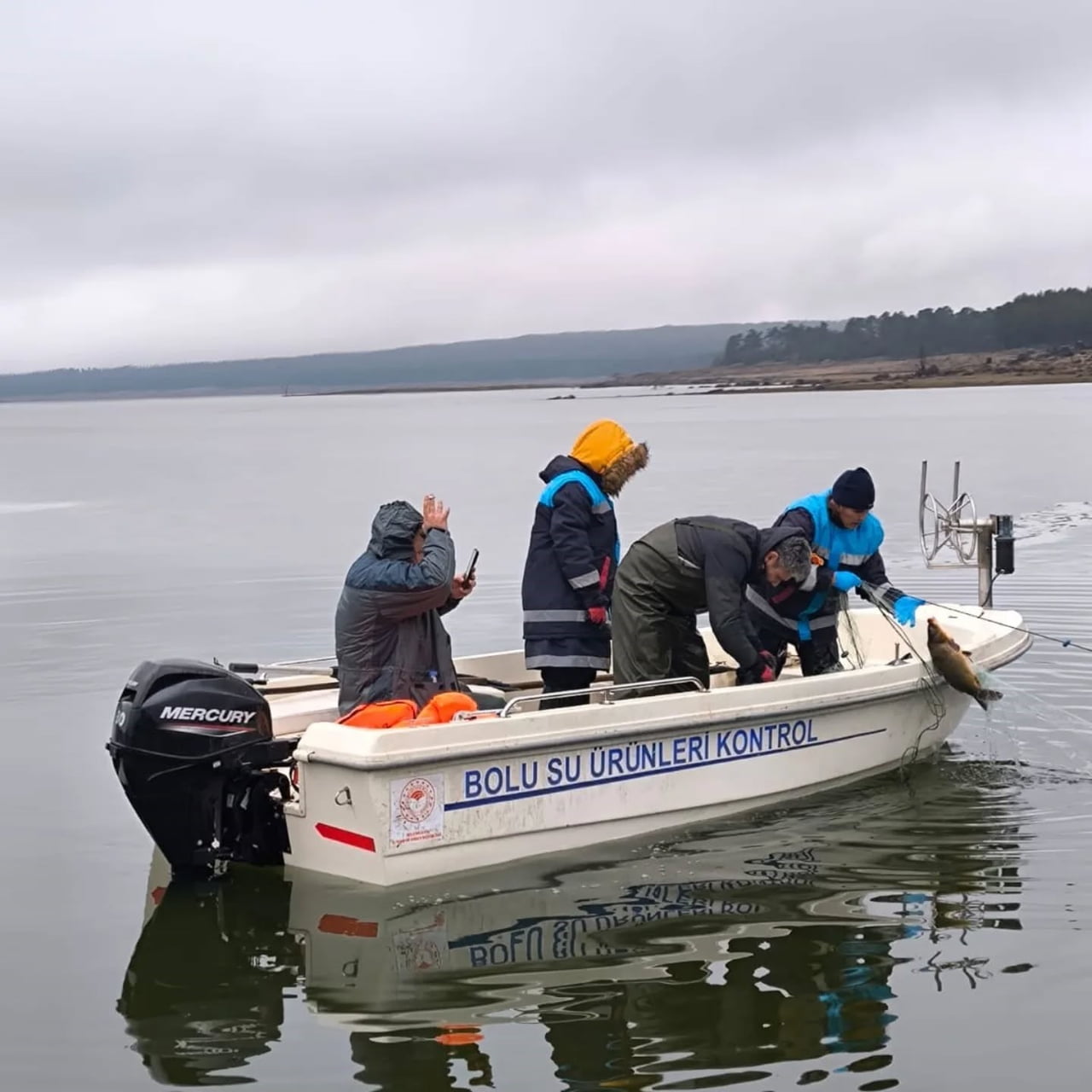 BOLU’NUN SEBEN İLÇESİNDEKİ TAŞLIYAYLA GÖLETİ'NE KAÇAK AVCILAR TARAFINDAN BIRAKILAN 500 METRE...