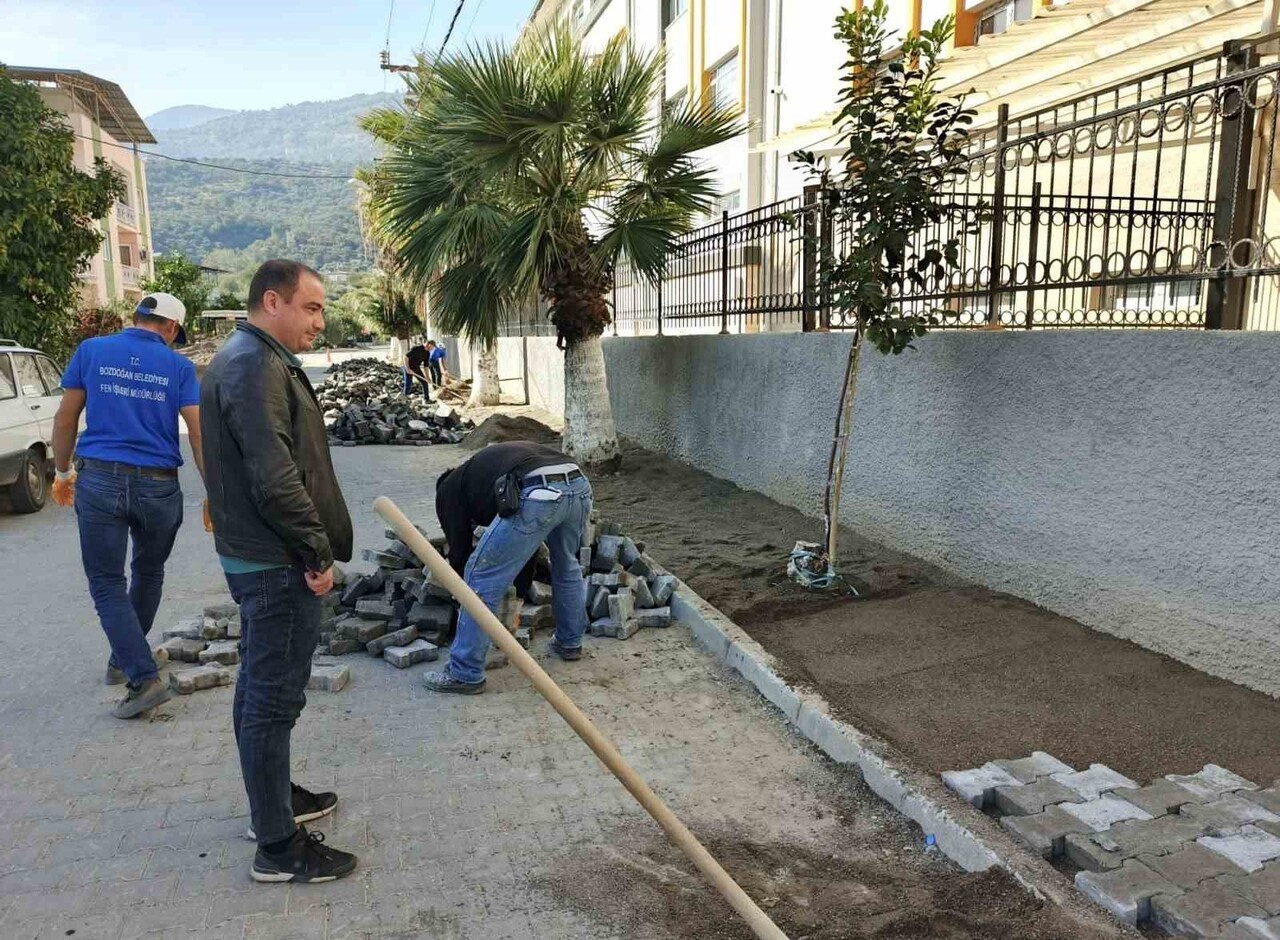 BOZDOĞAN BELEDİYESİ, OKULLARDA ÇEVRE DÜZENLEMELERİNİ SÜRDÜRÜYOR