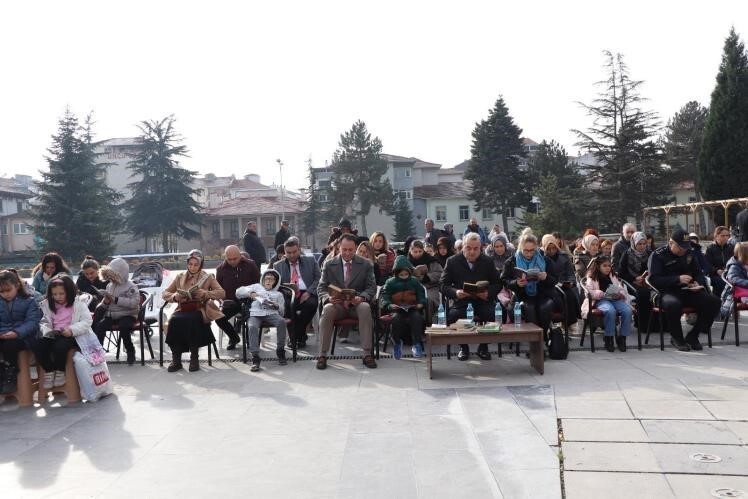 BOZÜYÜK'TE KİTAP OKUMA ETKİNLİĞİNE KAYMAKAM ÖZTÜRK'TEN DESTEK