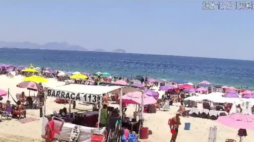 Brezilya'nın Rio de Janeiro şehrindeki Copacabana Plajı açıklarında dün meydana gelen uçak...