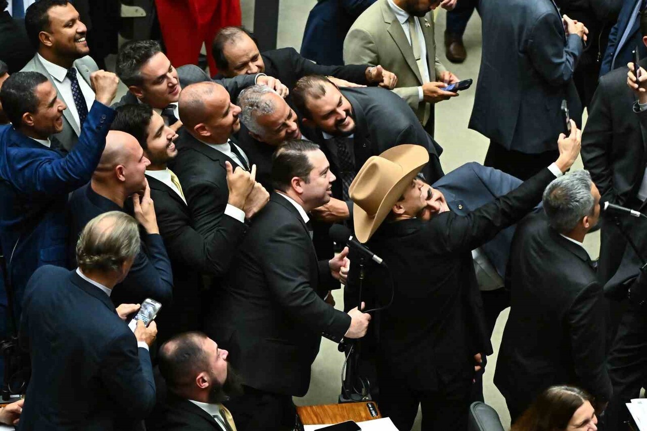 BREZİLYA TEMSİLCİLER MECLİSİ, DARBE TEŞEBBÜSÜ SUÇUNDAN 27 YIL 3 AY HAPİS CEZASINA ÇARPTIRILAN ESKİ...