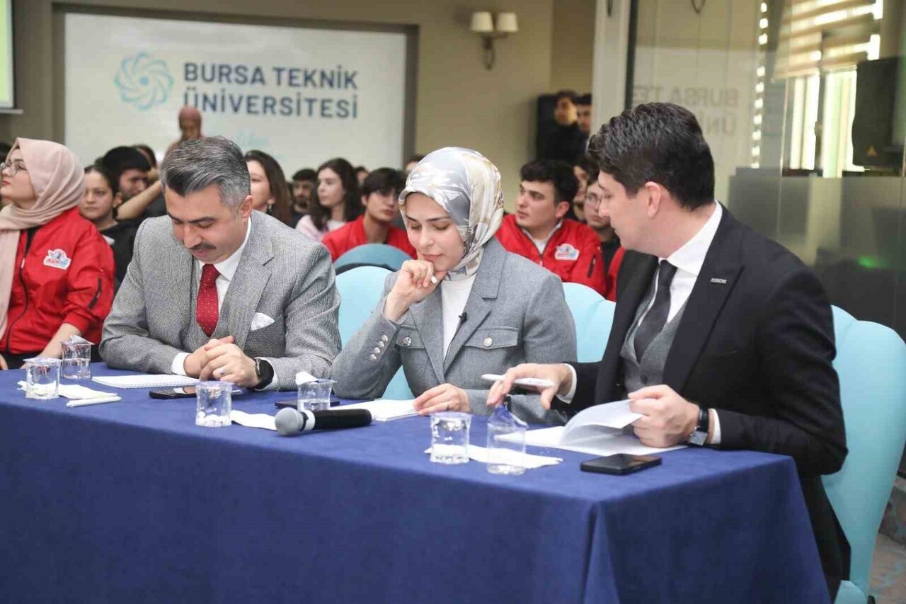 BTÜ’DE "TEKNOFEST YARIŞMA SÜRECİNİ 5 DAKİKADA ANLAT" ETKİNLİĞİ DÜZENLEDİ. TEKNOFEST TEKNOLOJİ...