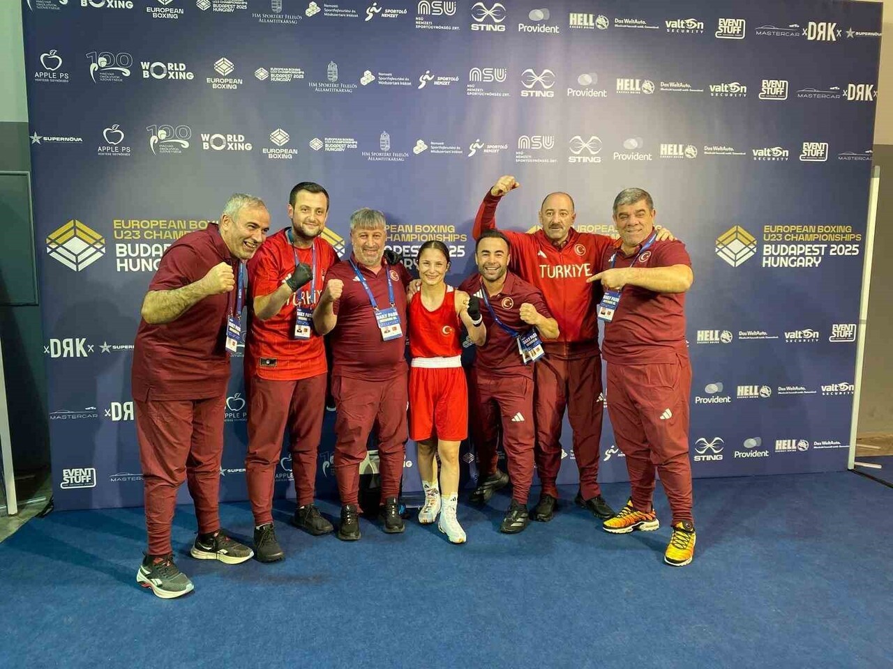 BUDAPEŞTE'DE DÜZENLENEN U23 AVRUPA BOKS ŞAMPİYONASI'NDA RİNGE ÇIKAN CİZRELİ MİLLİ BOKSÖR NURSELEN...