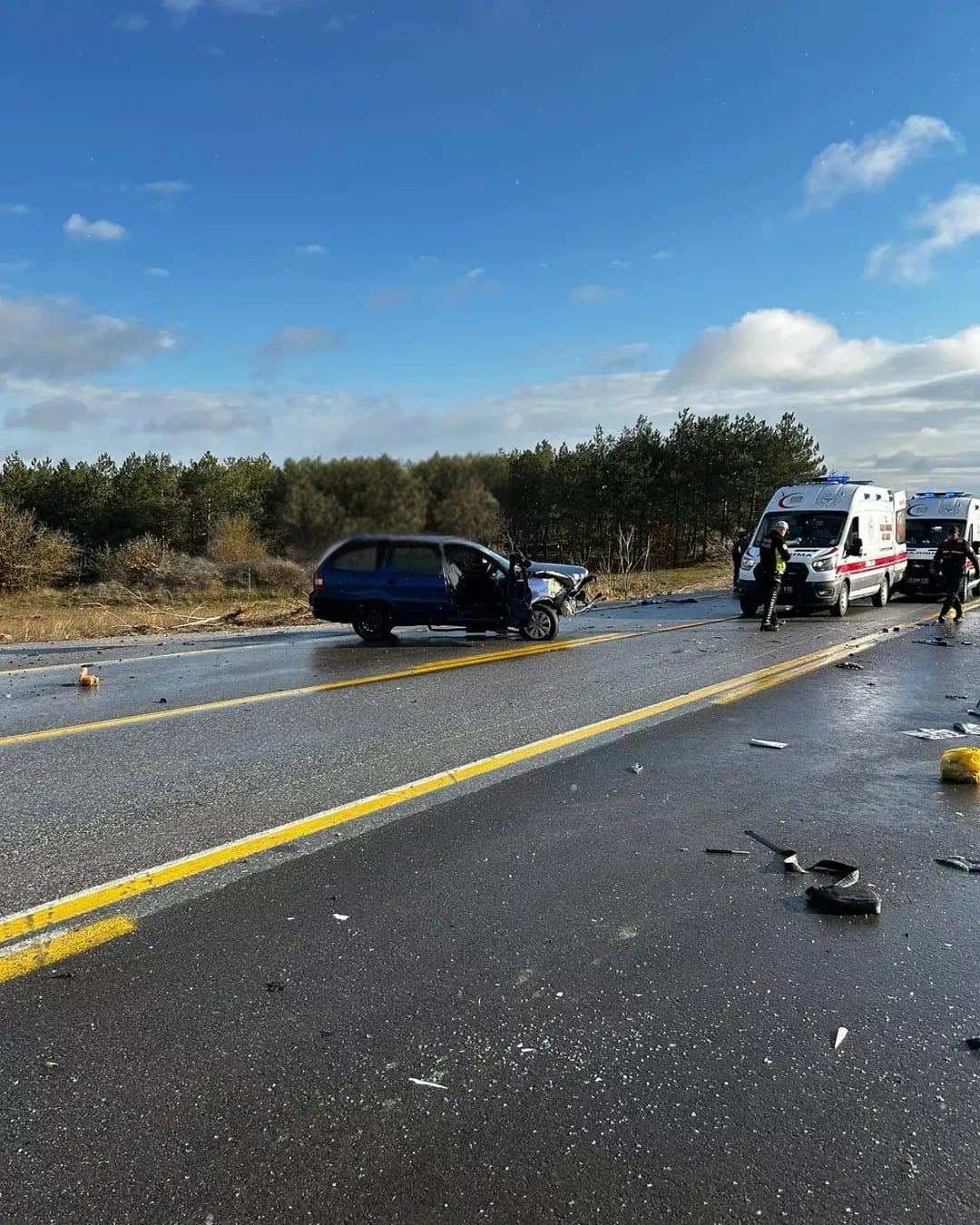 BULGARİSTAN'A ULAŞIMIN SAĞLANDI KIRKLARELİ DEREKÖY SINIR KAPISI YOLU ÜZERİNDE İKİ OTOMOBİLİN...