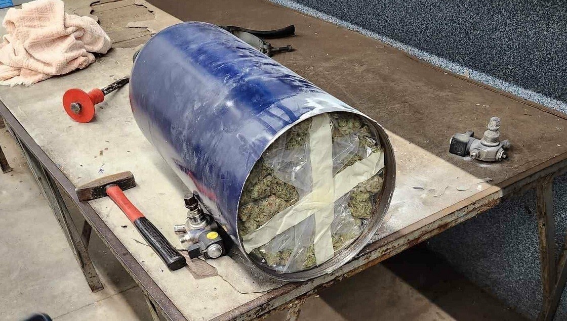 BULGARİSTAN PLAKALI İKİ OTOMOBİLDE, OTO GAZ TÜPLERİNE GİZLENEN 70 KİLO ESRAR ELE...