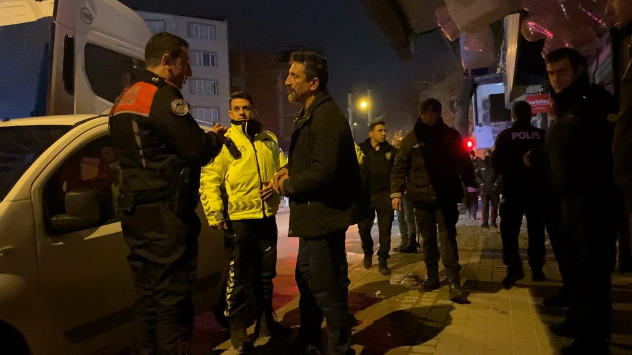 BURSA'NIN İNEGÖL İLÇESİNDE EMNİYET EKİPLERİNCE, ŞEHİR İÇİNE GİRİŞİ YASAK OLDUĞU İÇİN DURDURDUKLARI...