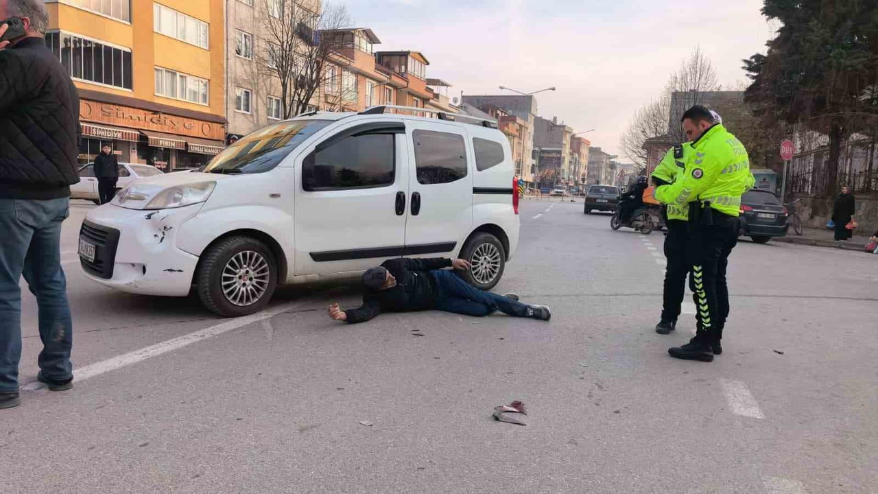 BURSA'NIN İNEGÖL İLÇESİNDE MEYDANA GELEN KAZADA HAFİF TİCARİ ARAÇ İLE ÇARPIŞAN ELEKTRİKLİ...