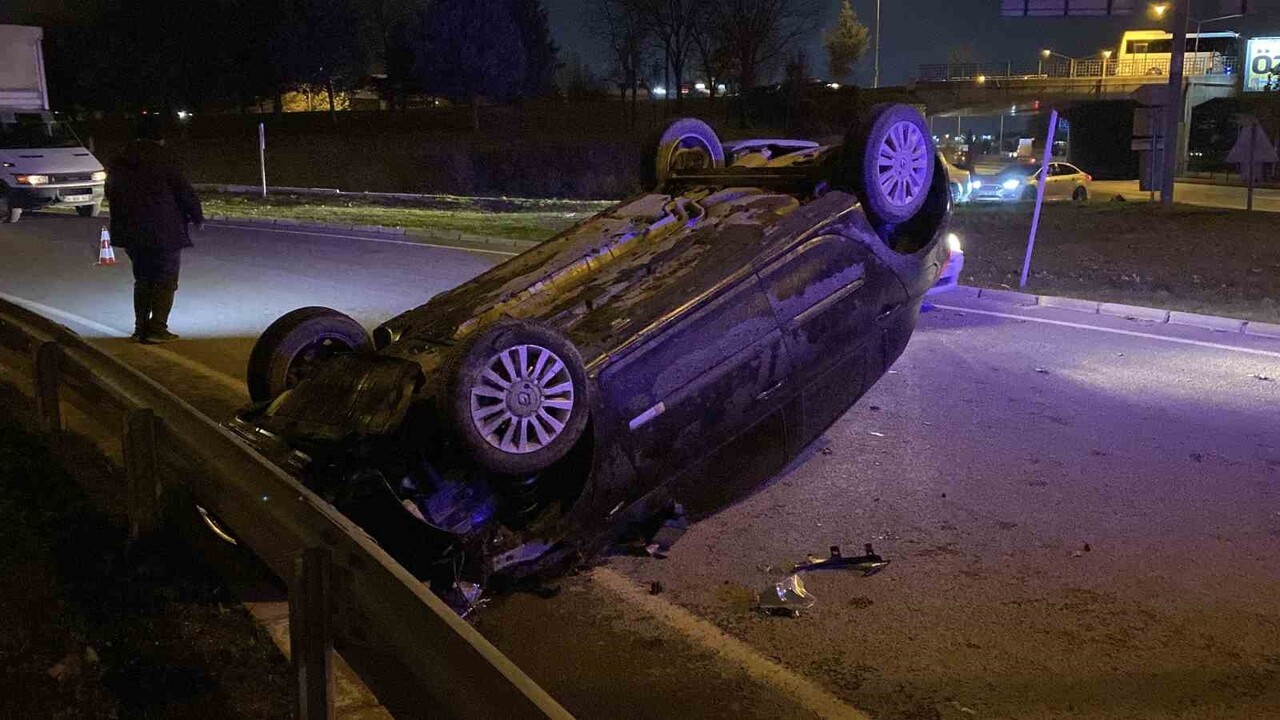 BURSA'NIN İNEGÖL İLÇESİNDE MEYDANA GELEN KAZADA KONTROLDEN ÇIKAN OTOMOBİL TAKLALAR ATARAK TERS...