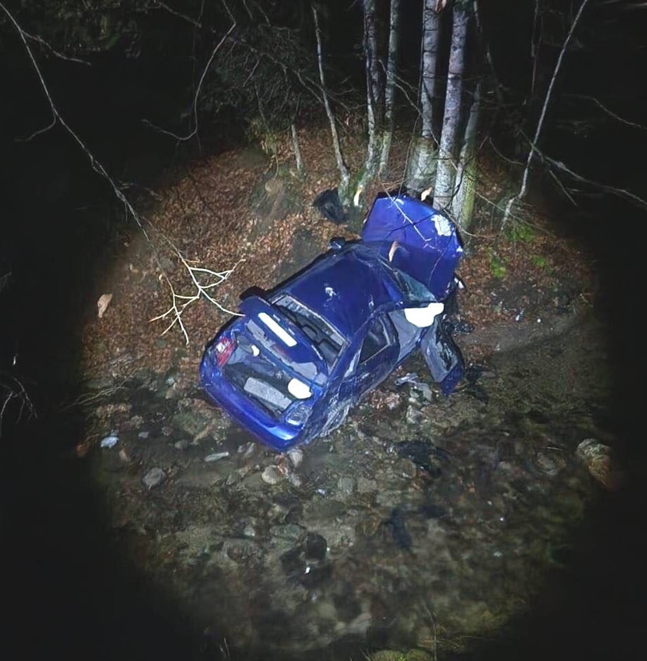 BURSA'NIN İNEGÖL İLÇESİNDE MEYDANA GELEN KAZADA KONTROLDEN ÇIKAN OTOMOBİL TAKLALAR ATARAK UÇURUMA...