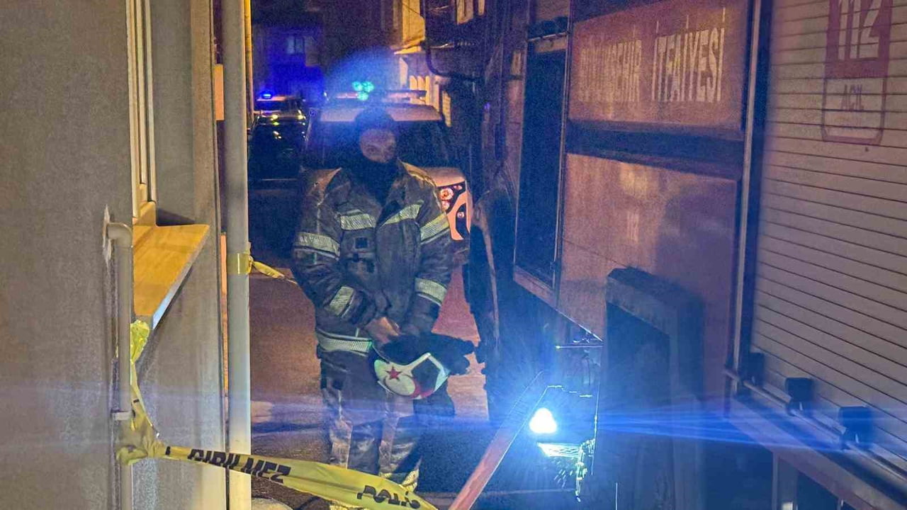 BURSA’DA METRUK BİNADA ÇIKAN YANGINDA 1 KİŞİ HAYATINI KAYBETTİ