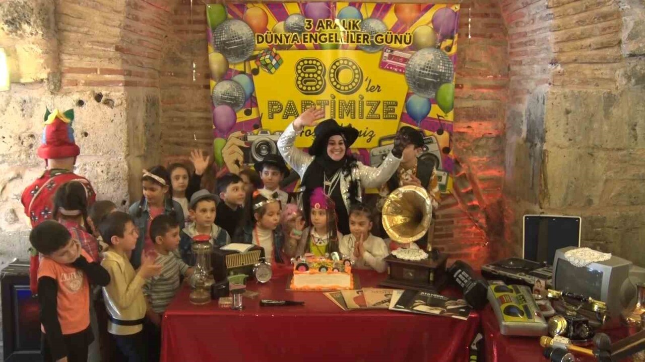 BURSA’DA ÖZEL EĞİTİM ÖĞRETMENİ ÜMMÜHAN KEYİF KOÇ, 3 ARALIK DÜNYA ENGELLİLER GÜNÜ’NDE ÖĞRENCİLERİ...