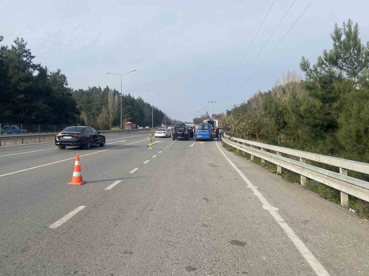 BURSA’DAN MUDANYA’YA SEYİR HALİNDE OLAN BİR OTOMOBİLİN BİSİKLETLİYLE ÇARPIŞMASI SONUCU MEYDANA...