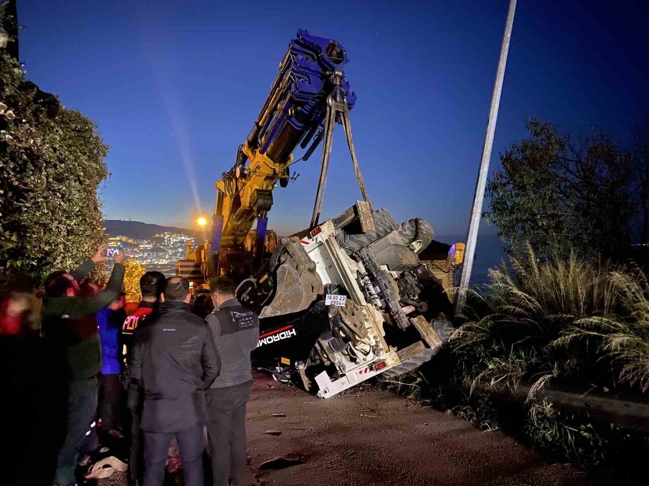 BURSA’NIN MUDANYA İLÇESİ GÜZELYALI BURGAZ MAHALLESİ FERAH SOKAK ÜZERİNDE MEYDANA GELEN OLAYDA, BİR...
