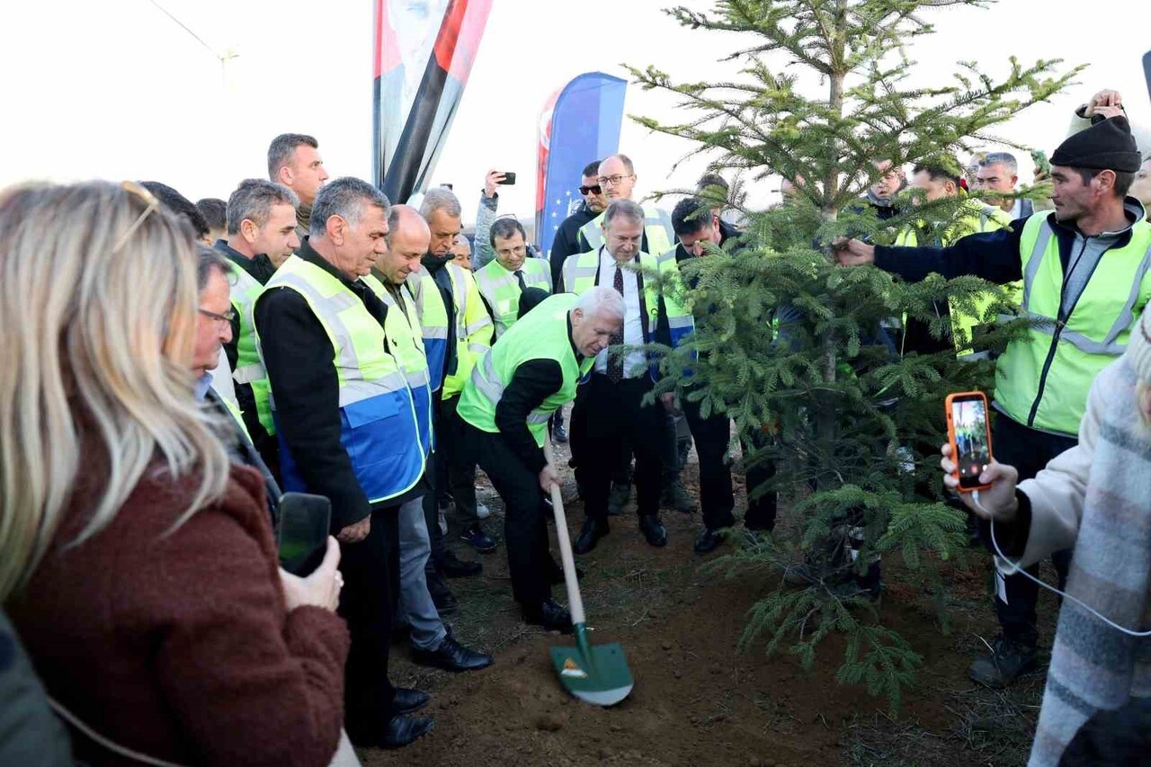 BURSA’NIN YENİDEN ‘YEŞİL’ KİMLİĞİNE KAVUŞMASI İÇİN ÇALIŞMALARINI SÜRDÜREN BÜYÜKŞEHİR BELEDİYESİ...